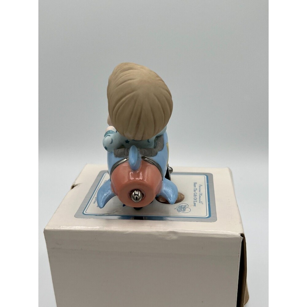 PRECIOUS MOMENTS "HOLD ON TO YOUR DREAMS " 2009 RARE!! Porcelain Bisque Figurine - Picture 10 of 15